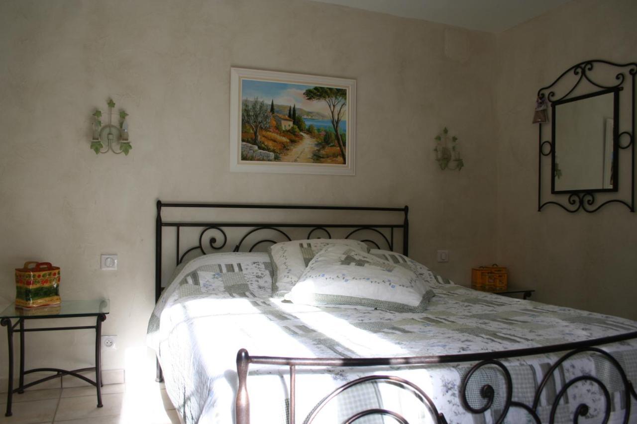 Le Mas Des Tarentes Chambres D'Hotes ตรองส์-ออง-โปรวองซ์ ภายนอก รูปภาพ
