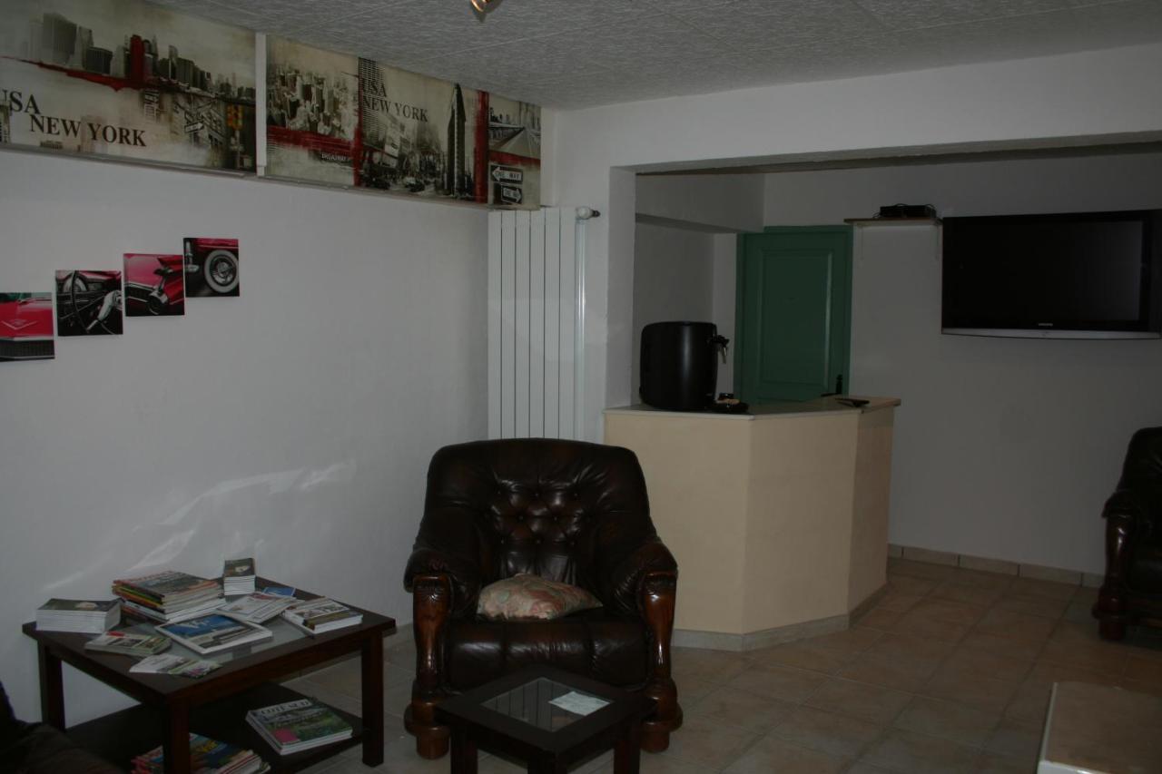 Le Mas Des Tarentes Chambres D'Hotes ตรองส์-ออง-โปรวองซ์ ภายนอก รูปภาพ